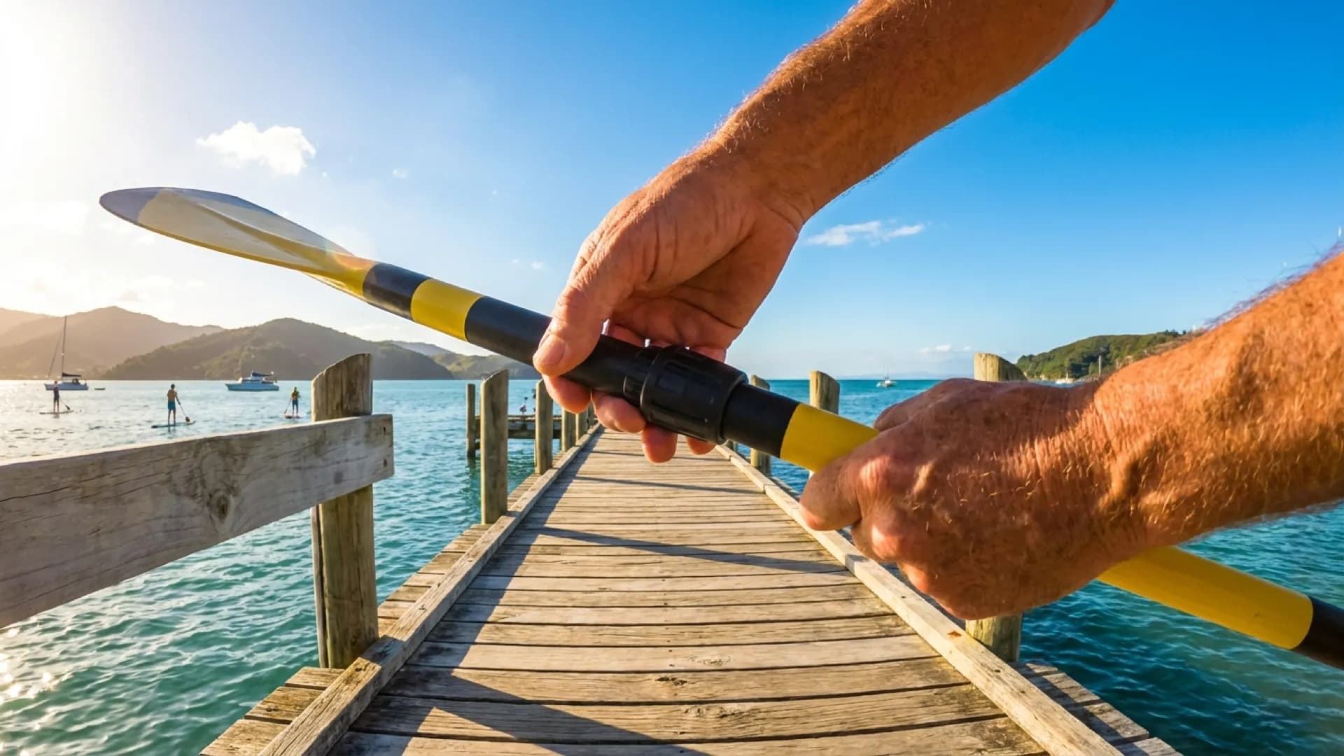 SUP peddel afstellen: juiste lengte berekenen in 5 stappen: zonnig sfeerbeeld op het water